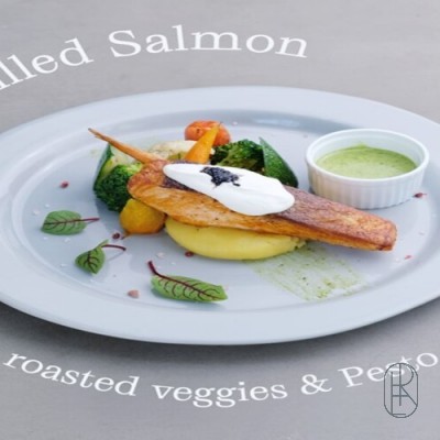 Grilled salmon w. veggies & pesto sauce