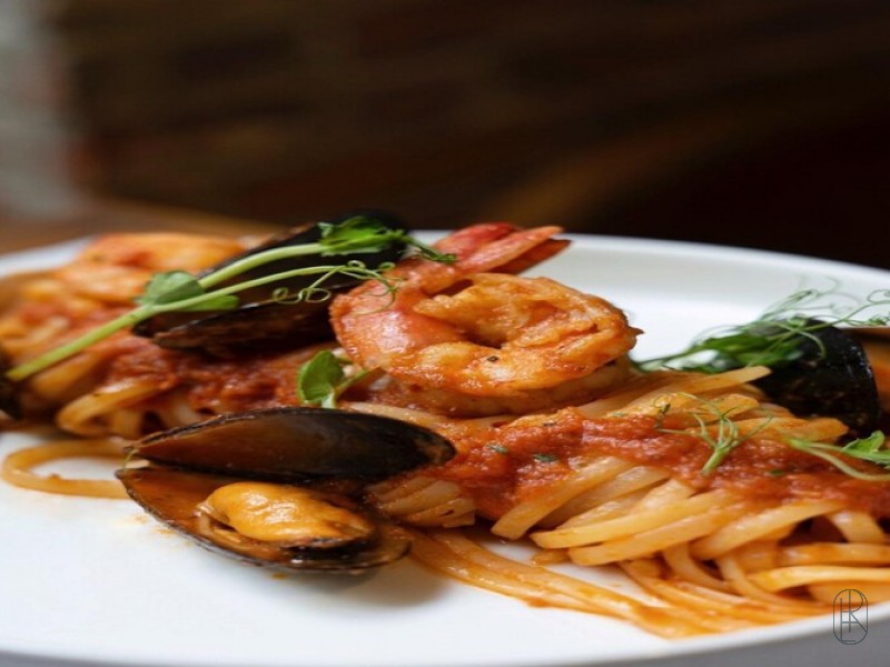 Tomato Seafood Linguine