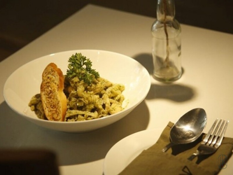 Pesto mushrooms fussili with chichken breast